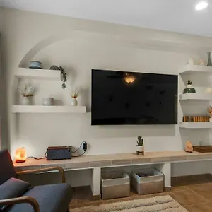 Private Oasis, Pool, Downtown Pns & 3br-2,5bt Holiday home